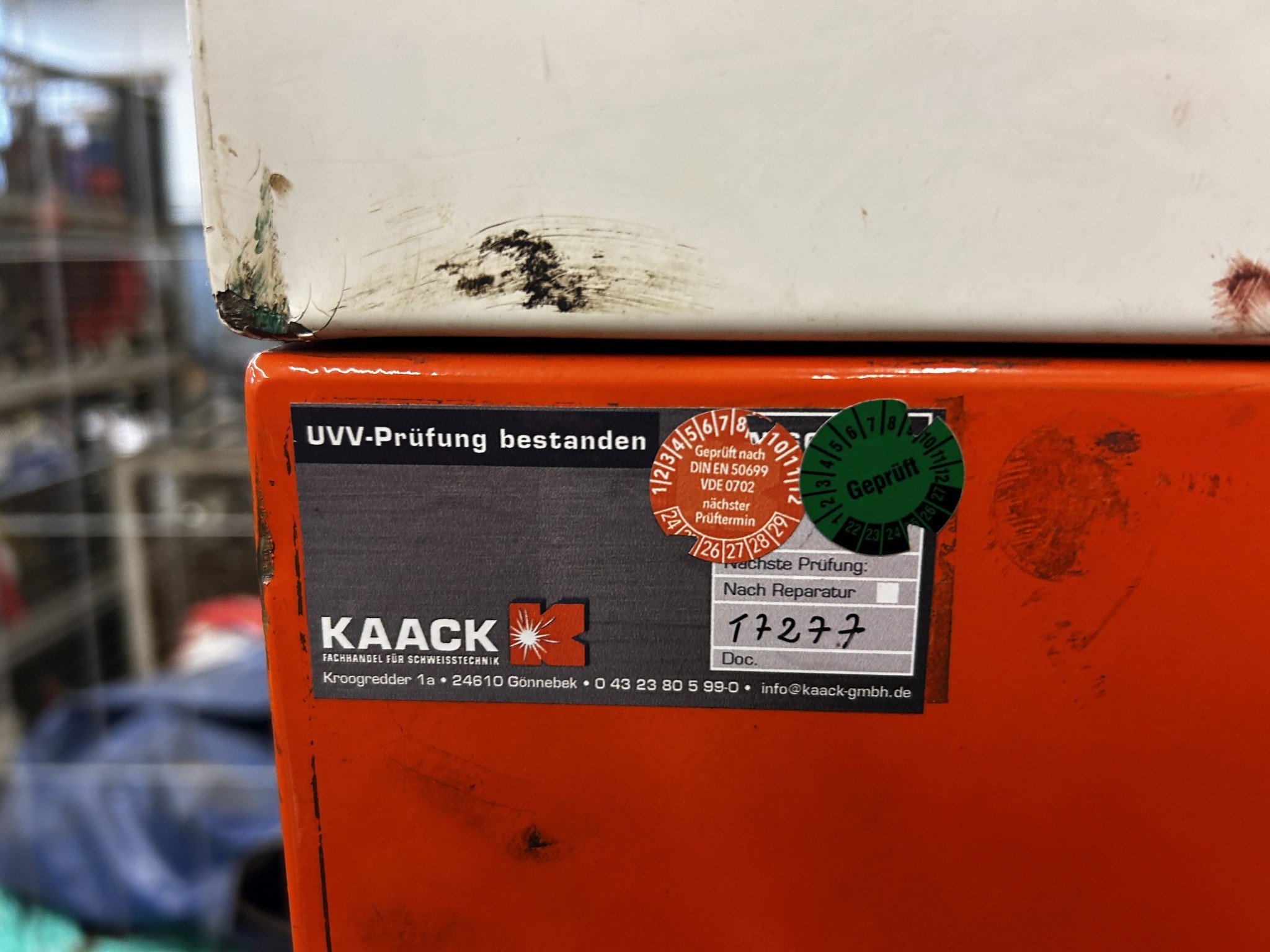 Equipos de taller y fontanería de la zona portuaria-2