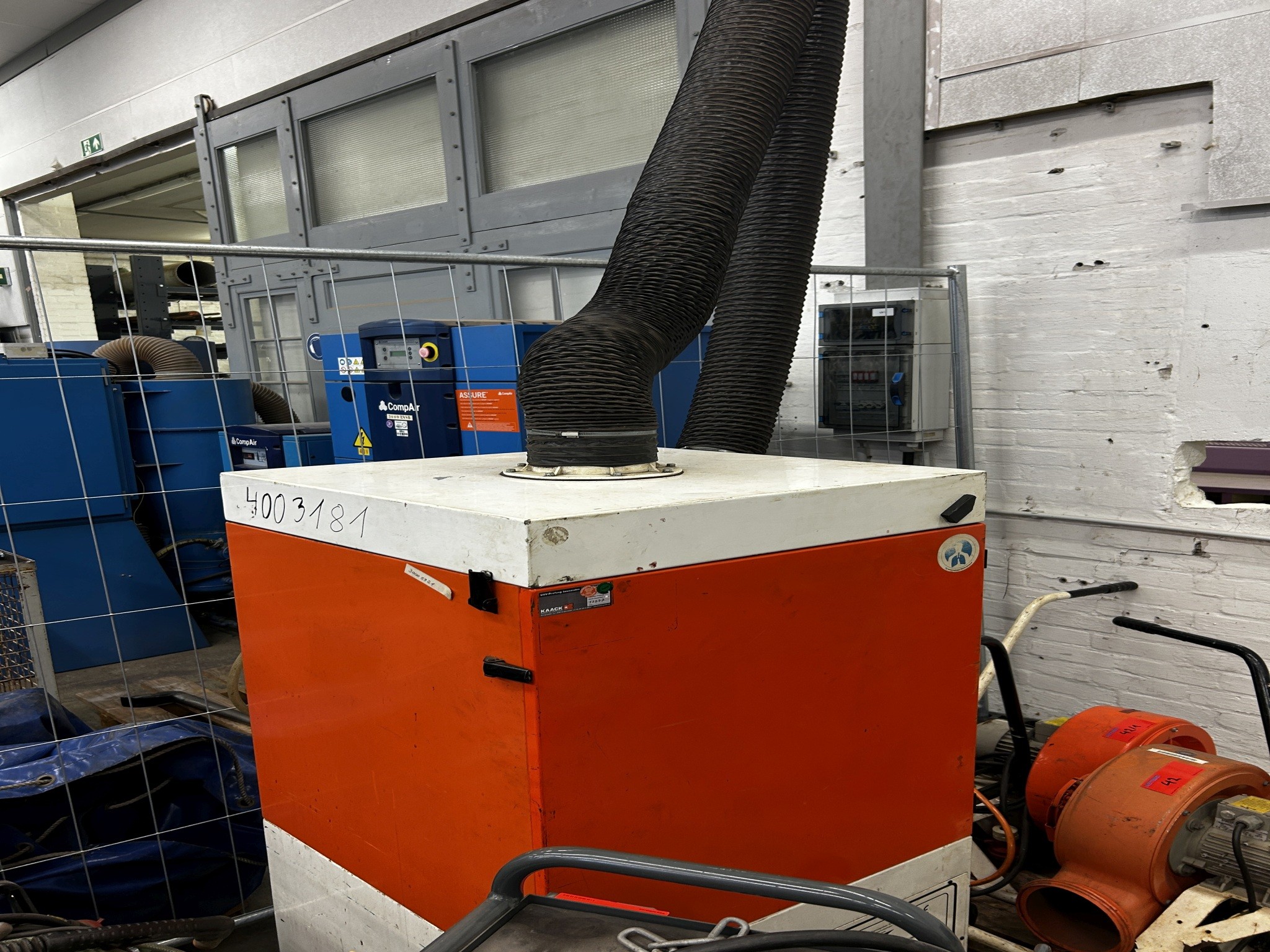 Equipos de taller y fontanería de la zona portuaria-3