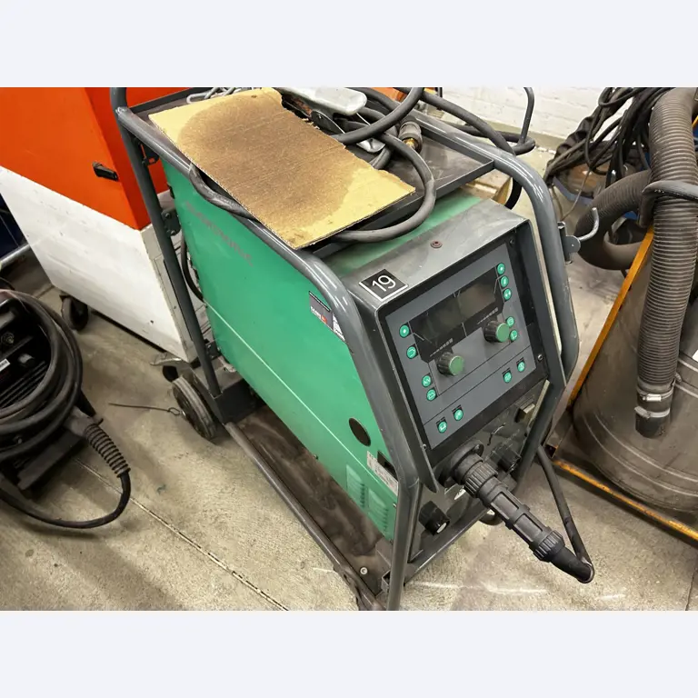 goed onderhouden technische uitrusting van het havengebied-4