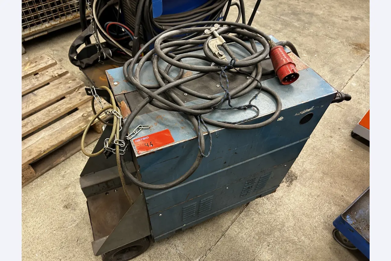 goed onderhouden technische uitrusting van het havengebied-3