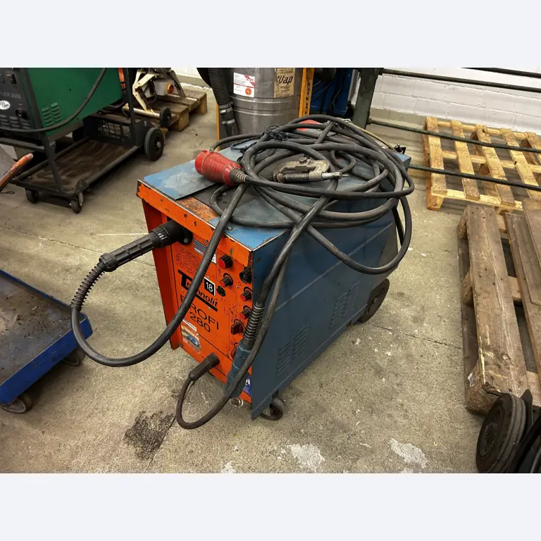 goed onderhouden technische uitrusting van het havengebied-1