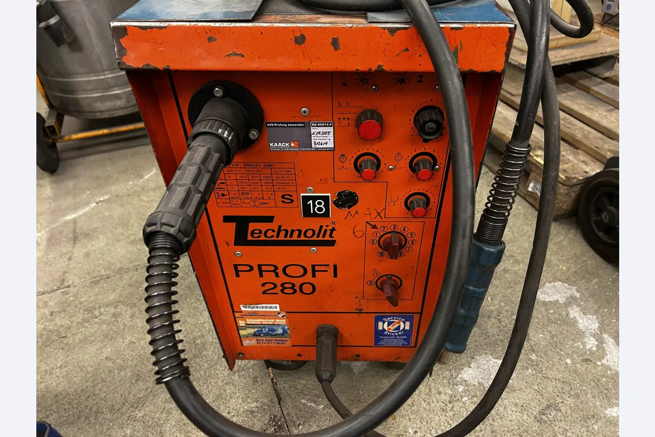 goed onderhouden technische uitrusting van het havengebied-5