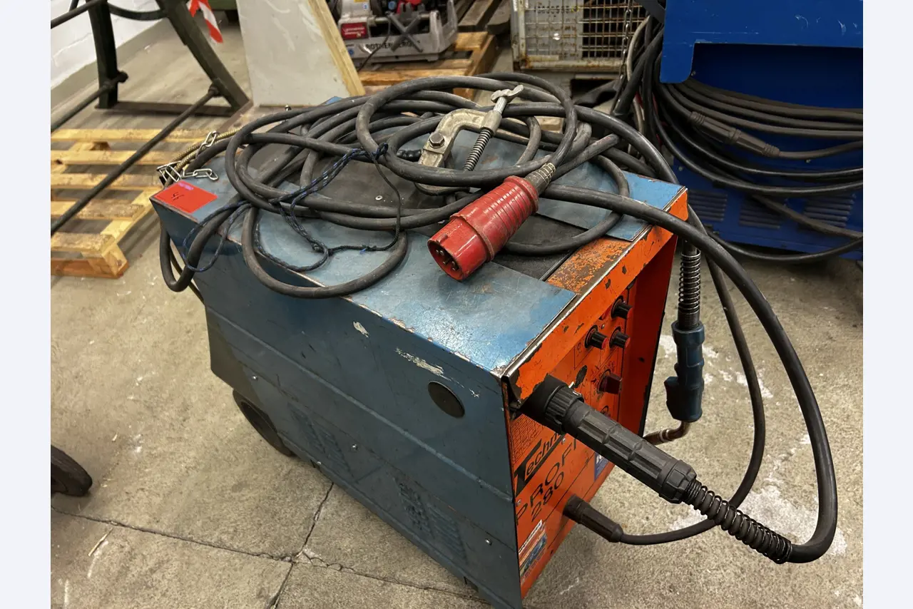 goed onderhouden technische uitrusting van het havengebied-6