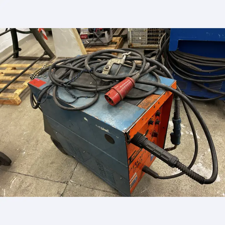 goed onderhouden technische uitrusting van het havengebied-6