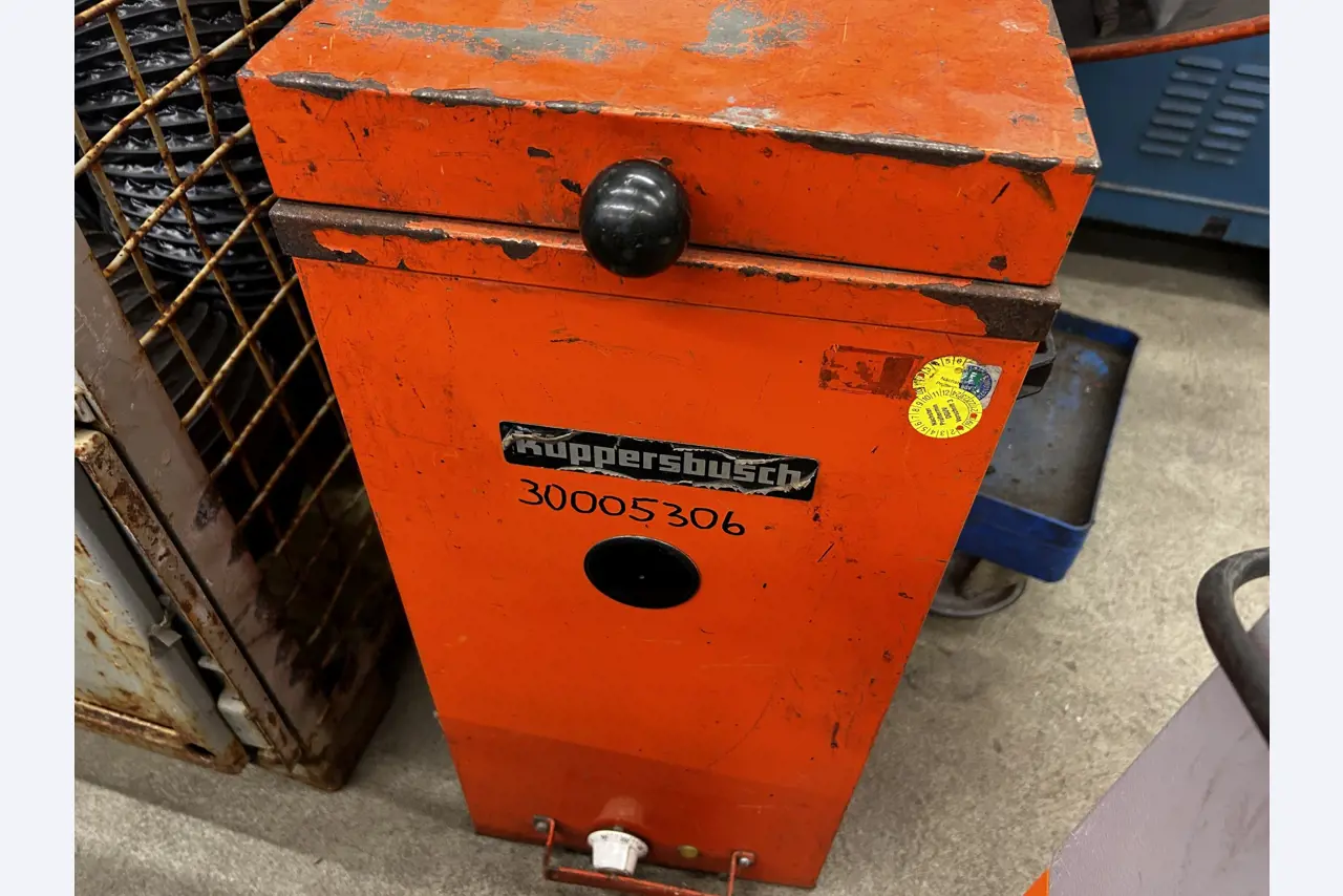 equipamento técnico bem conservado da zona portuária-3