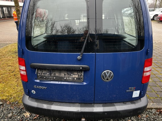 Barco de trabalho (barco de sondagem) "Deepenschriewer IV" <br>bem como barcaças residenciais "WS 3"

-9