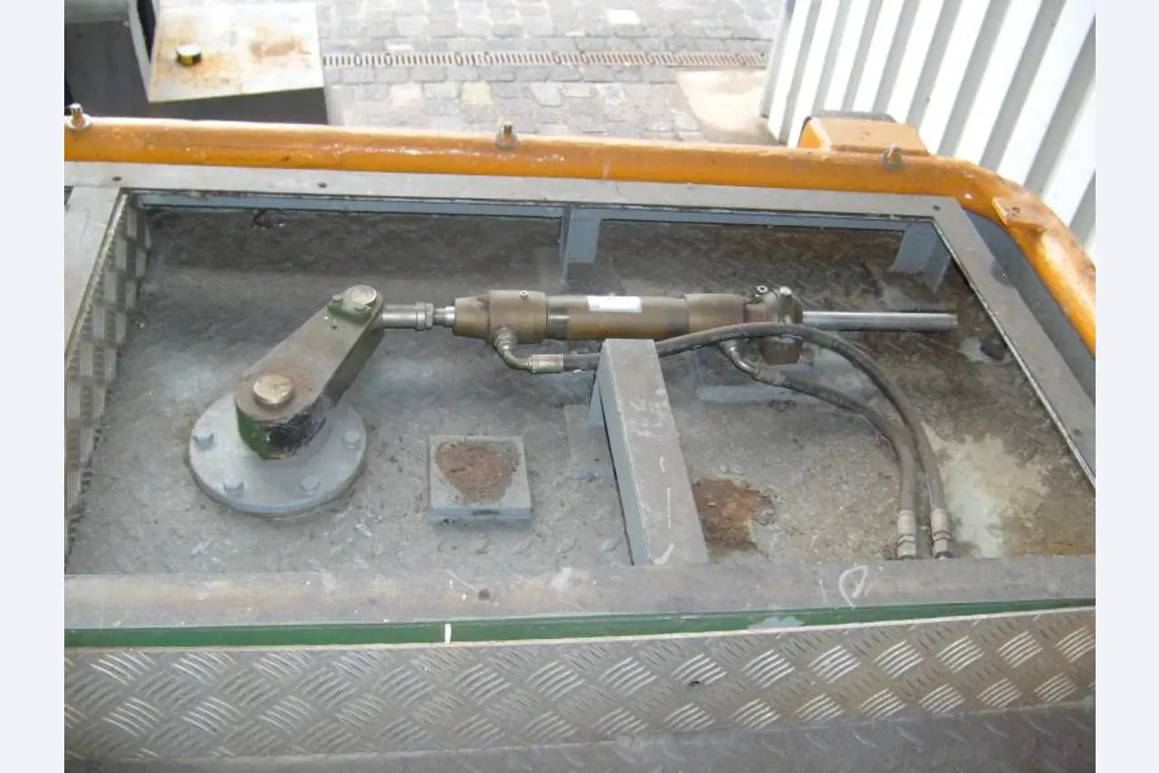 quebra-gelo/ rebocador motorizado bem conservado <br>"Hugo Lentz"-9