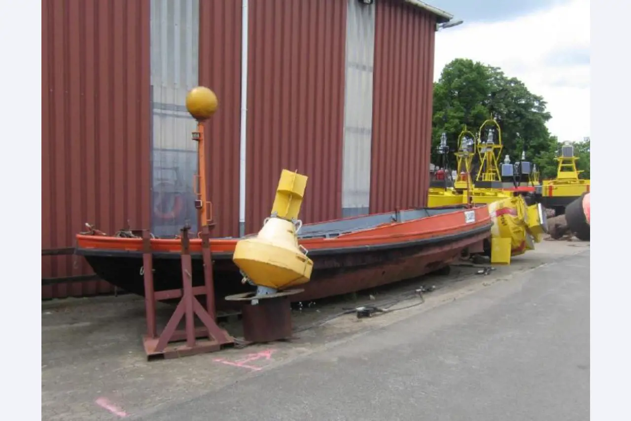 well-maintained Vessel Ice boat/ tug<br>"Hugo Lentz"-3