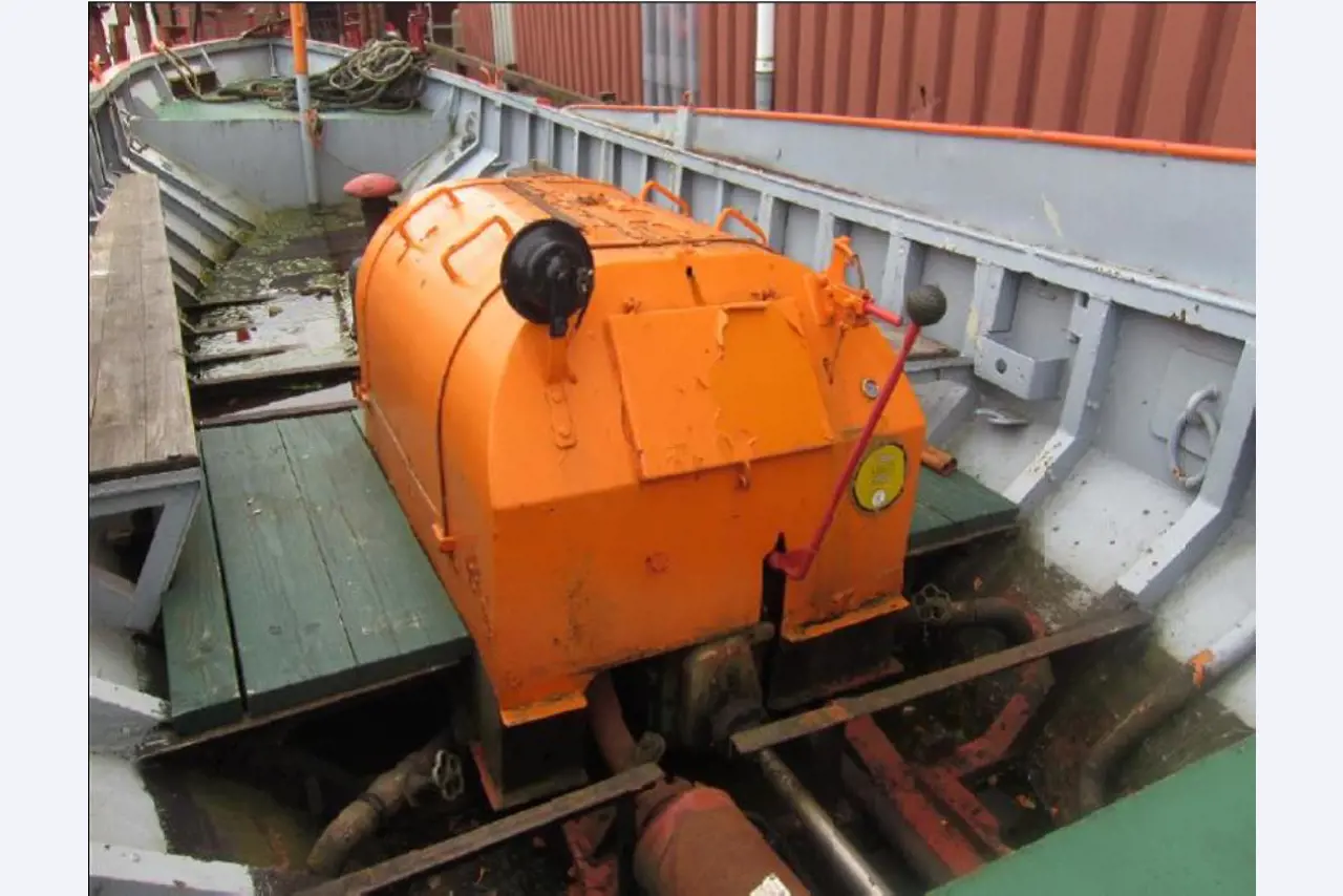 well-maintained Vessel Ice boat/ tug<br>"Hugo Lentz"-1