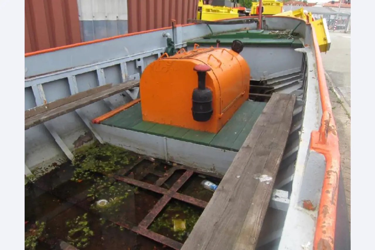 well-maintained Vessel Ice boat/ tug<br>"Hugo Lentz"-5