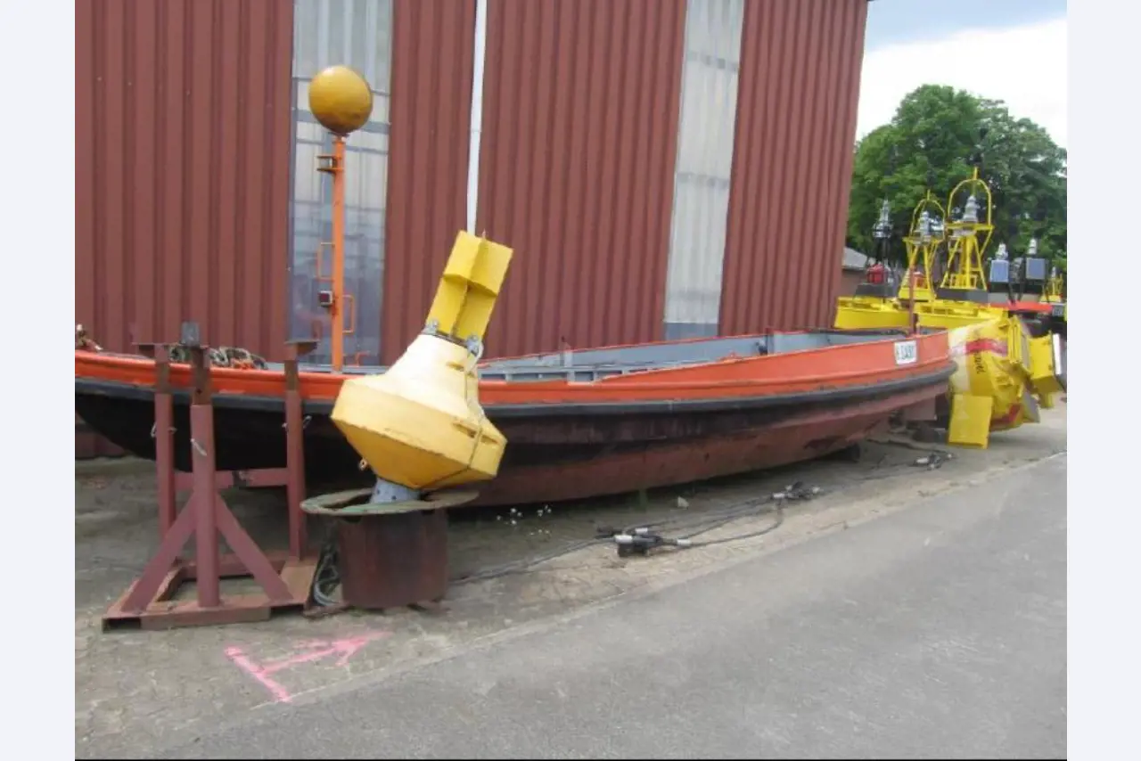 well-maintained Vessel Ice boat/ tug<br>"Hugo Lentz"-8