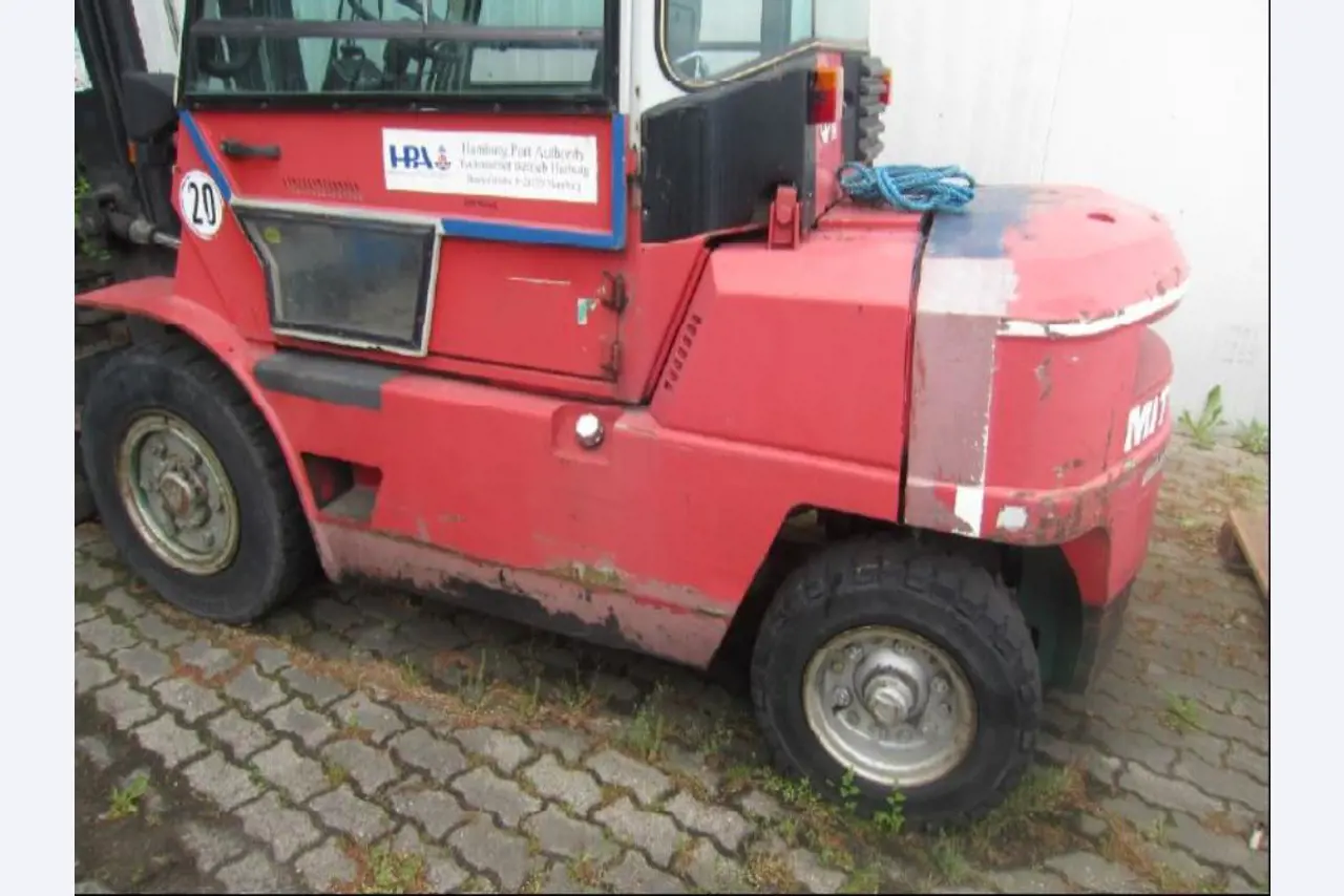 well-maintained Vessel Ice boat/ tug<br>"Hugo Lentz"-6