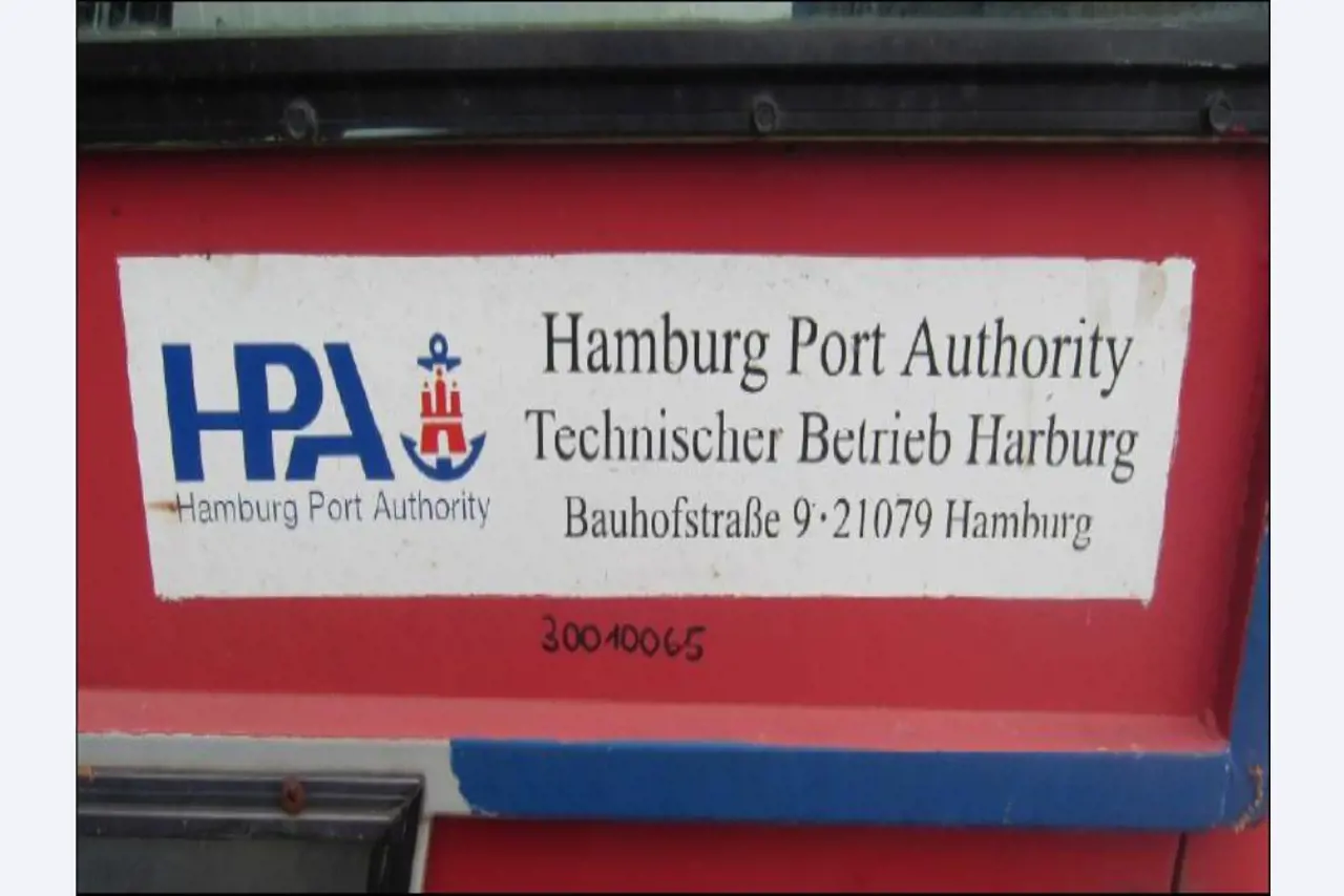 well-maintained Vessel Ice boat/ tug<br>"Hugo Lentz"-8