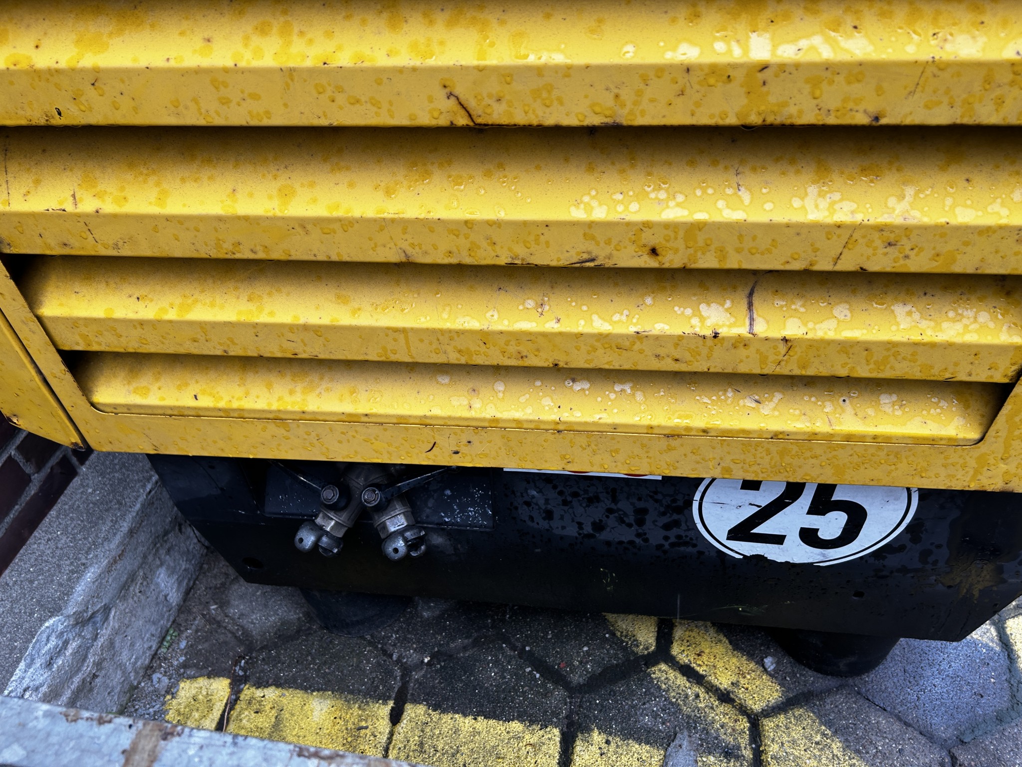 div. Werkstatteinrichtung sowie Fahrzeuge aus dem Hafenumfeld-5