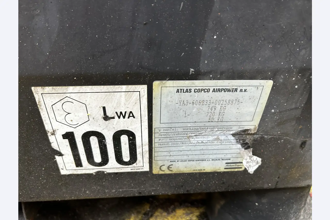 div. Werkstatteinrichtung sowie Fahrzeuge aus dem Hafenumfeld-6
