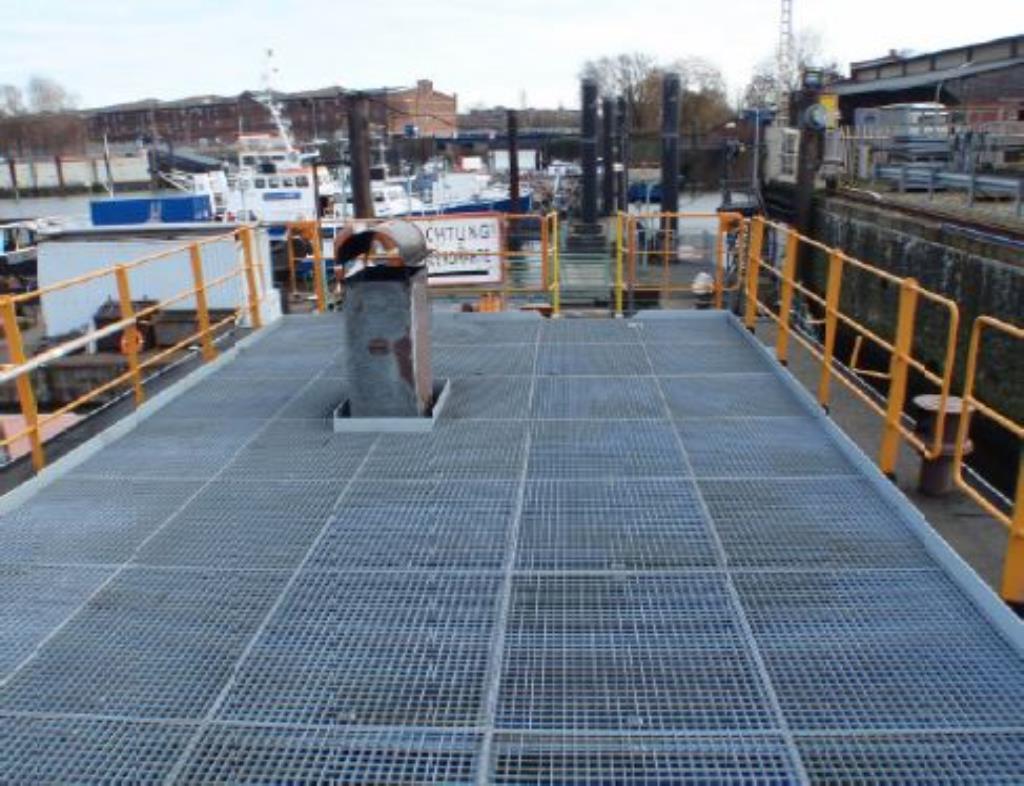 quebra-gelo/ rebocador motorizado bem conservado <br>"Hugo Lentz"-12