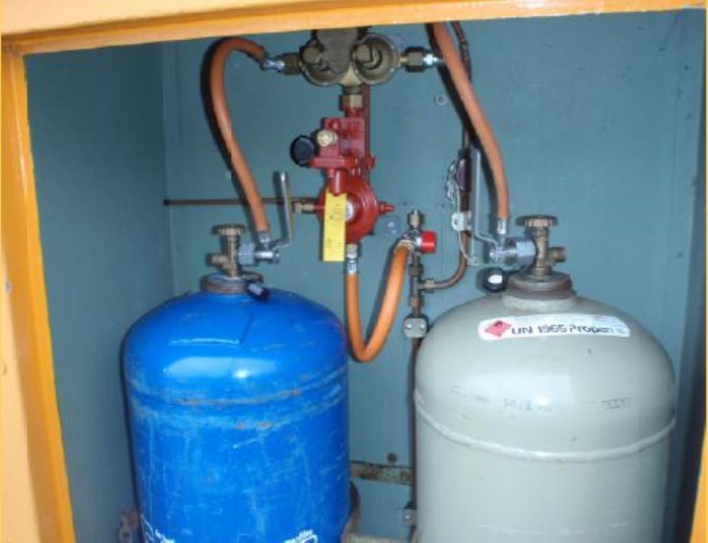 quebra-gelo/ rebocador motorizado bem conservado <br>"Hugo Lentz"-31