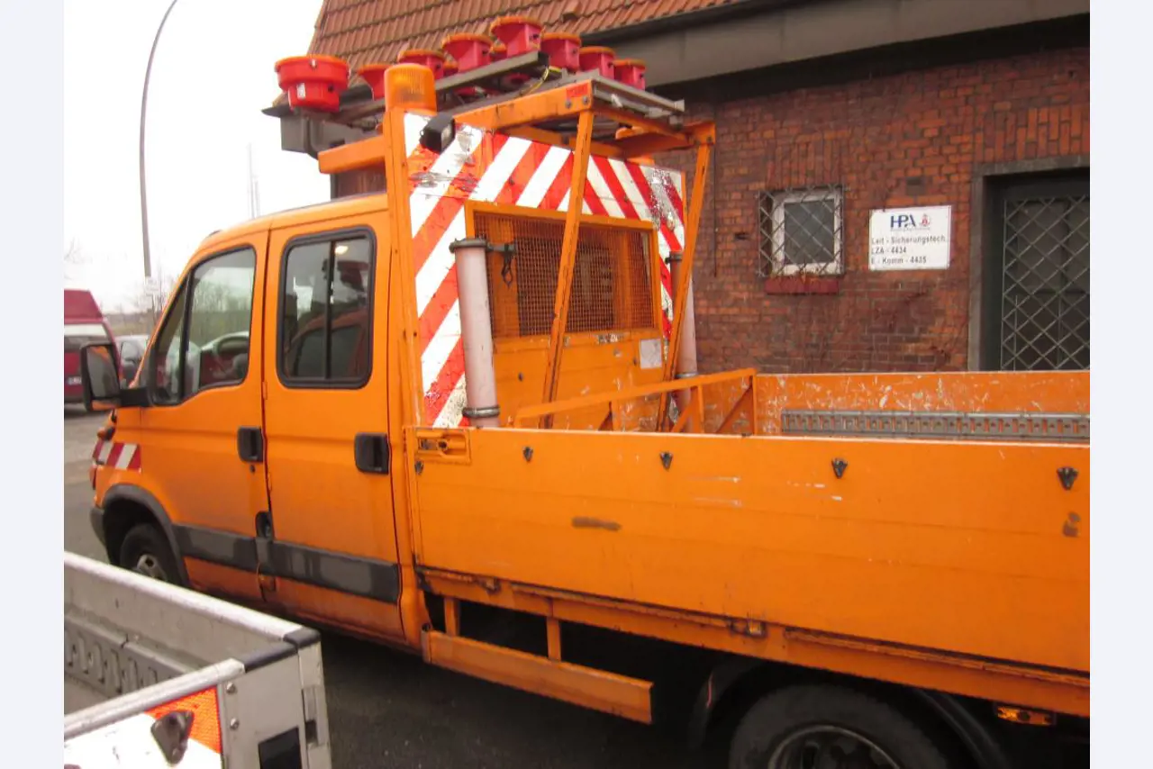 well-maintained pumps and accessories as well as a barge with living room -4