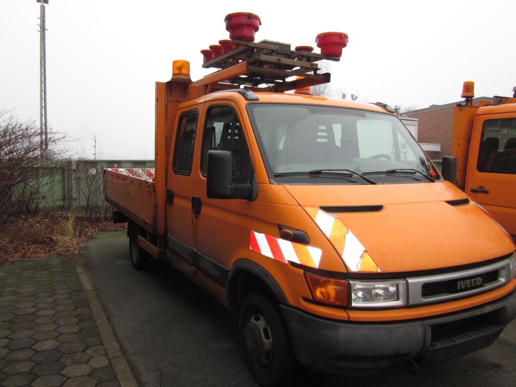 well-maintained pumps and accessories as well as a barge with living room -1