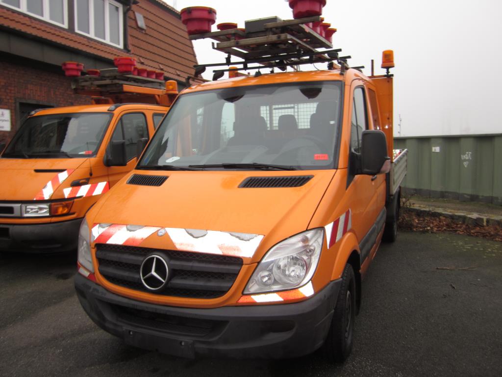 well-maintained pumps and accessories as well as a barge with living room -3