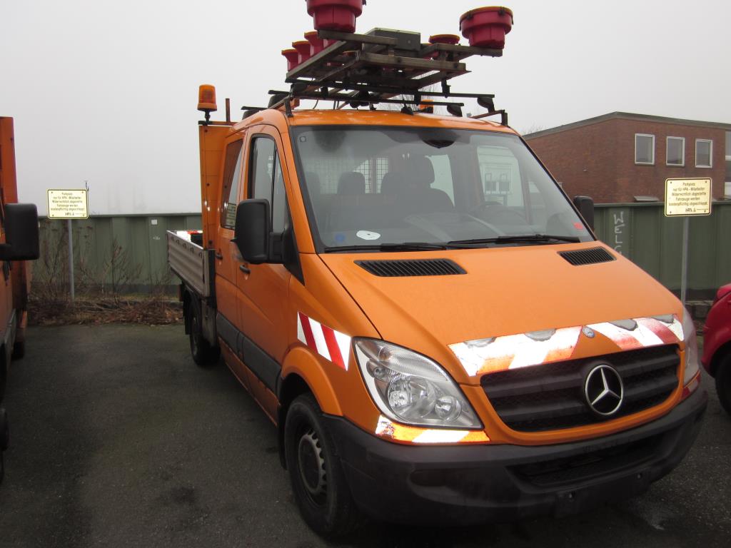 well-maintained pumps and accessories as well as a barge with living room -4