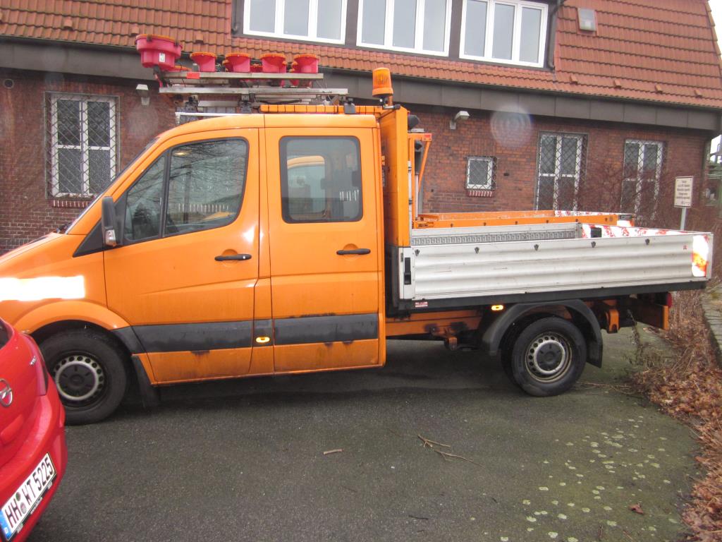 well-maintained pumps and accessories as well as a barge with living room -1