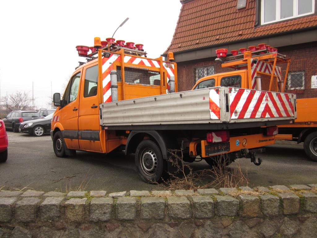 well-maintained pumps and accessories as well as a barge with living room -5