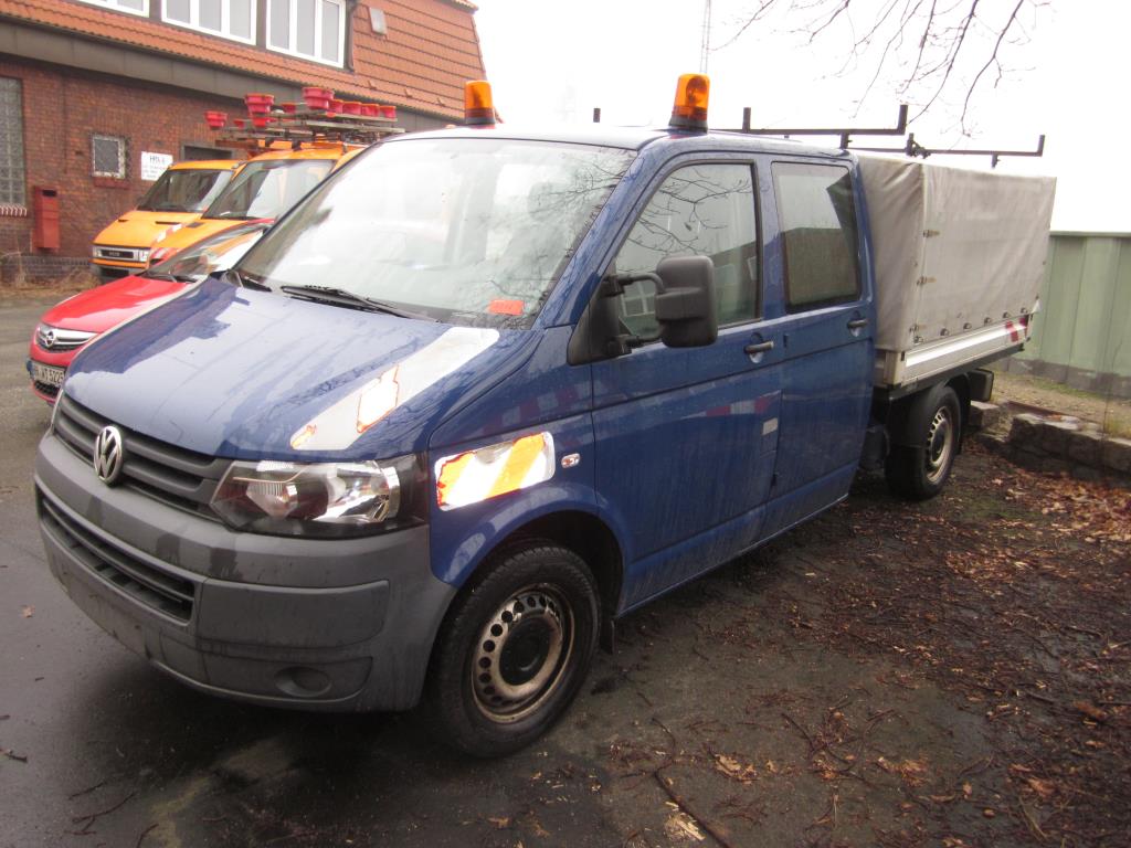 well-maintained pumps and accessories as well as a barge with living room -3