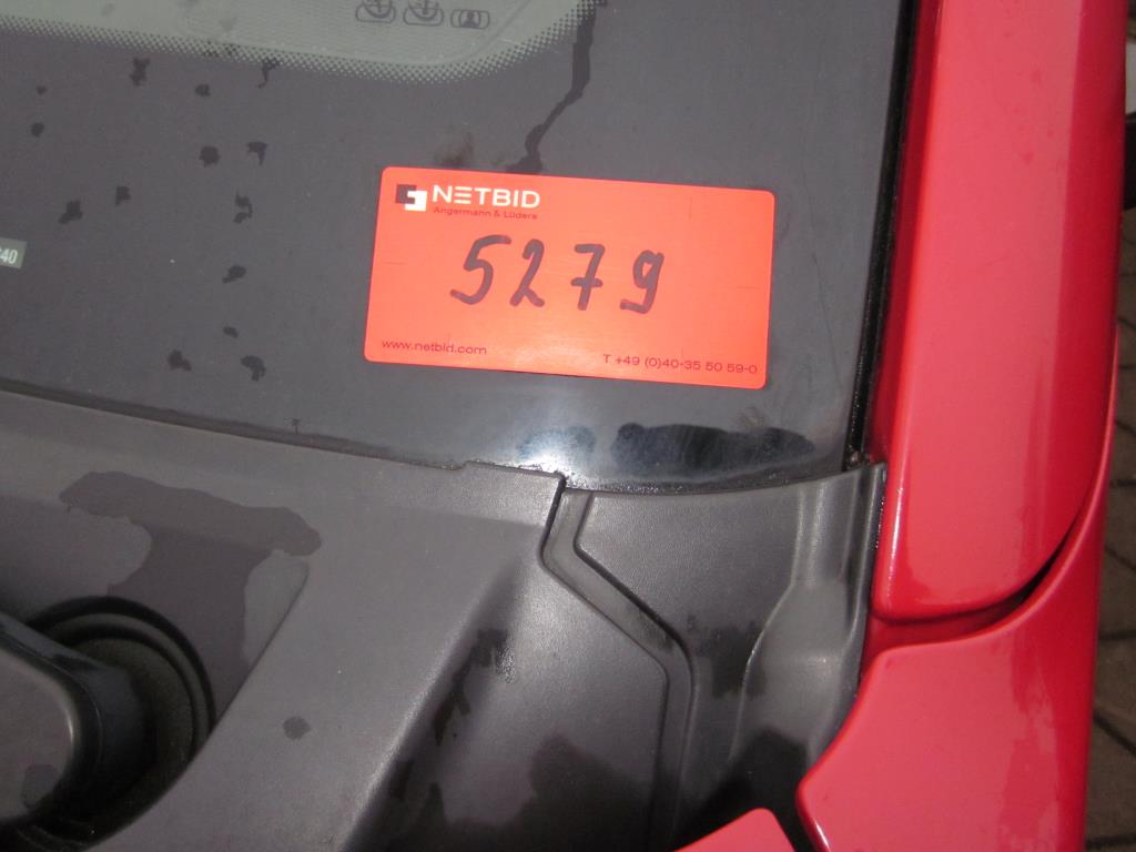 Well-maintained equipment of the port railway-2