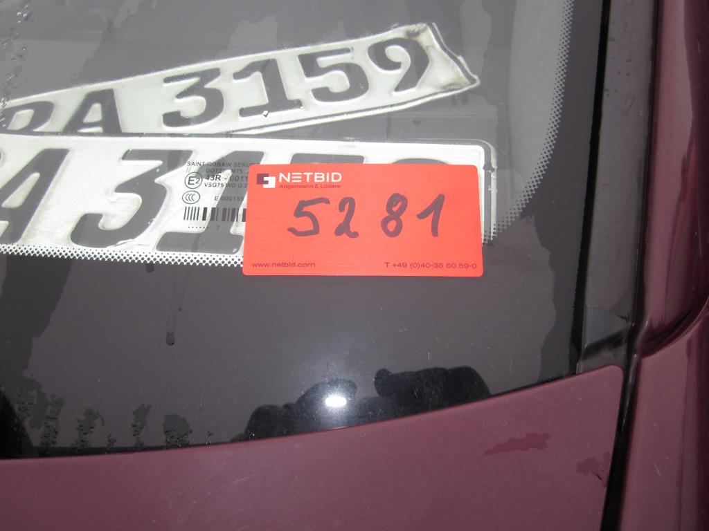 well-maintained pumps and accessories as well as a barge with living room -3