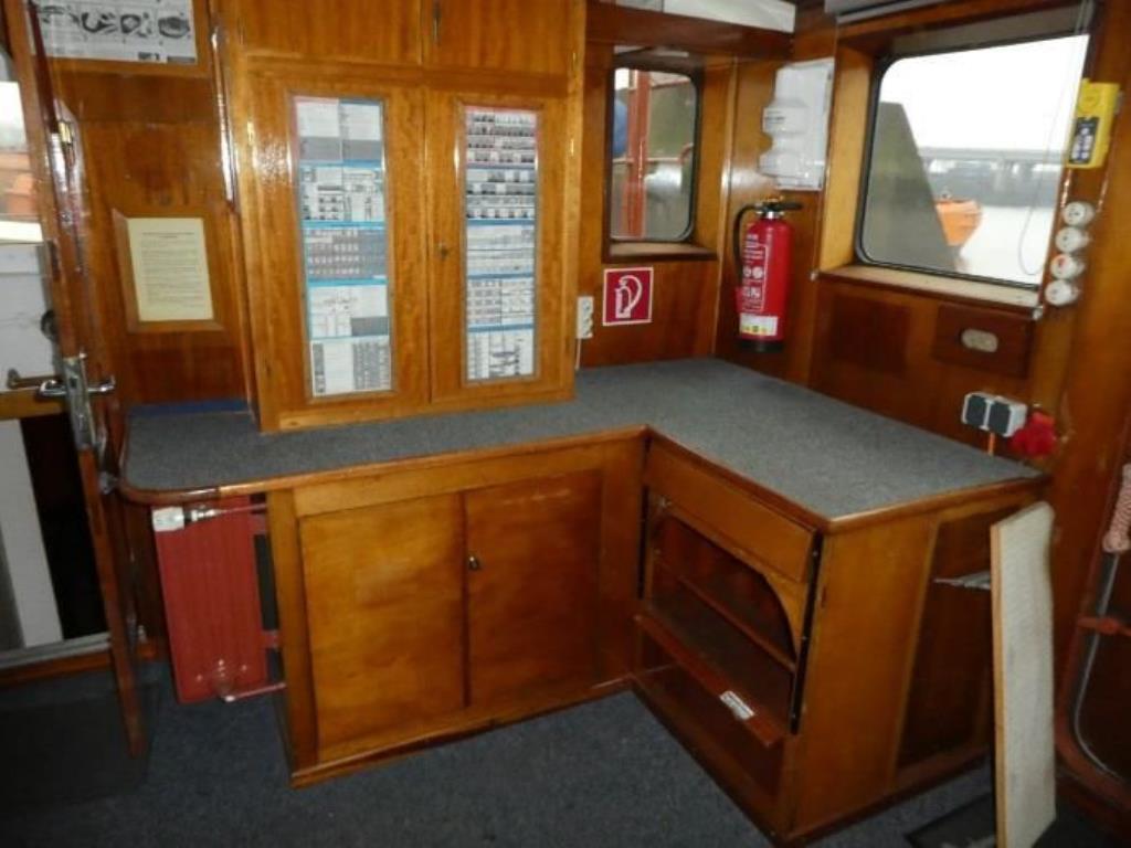 quebra-gelo/ rebocador motorizado bem conservado <br>"Hugo Lentz"-13