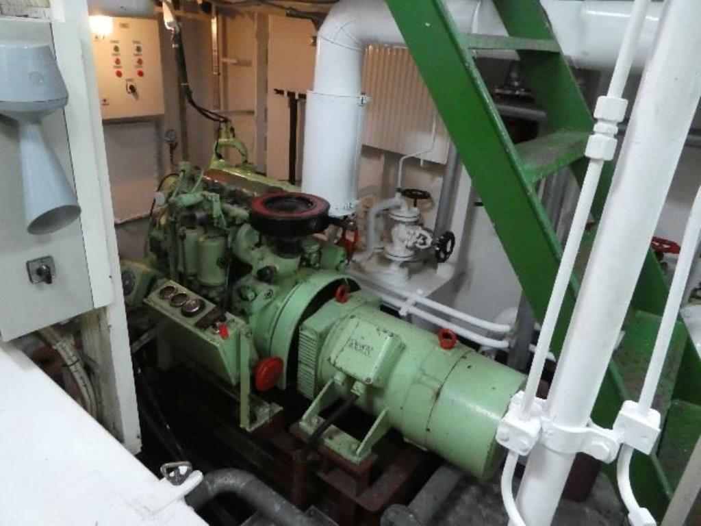 quebra-gelo/ rebocador motorizado bem conservado <br>"Hugo Lentz"-5