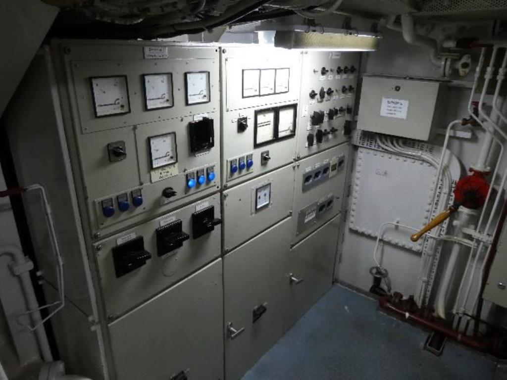 quebra-gelo/ rebocador motorizado bem conservado <br>"Hugo Lentz"-6