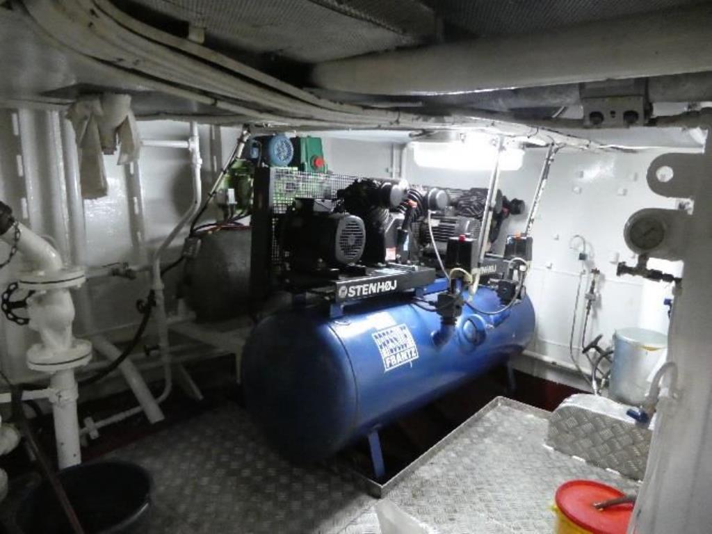 quebra-gelo/ rebocador motorizado bem conservado <br>"Hugo Lentz"-7