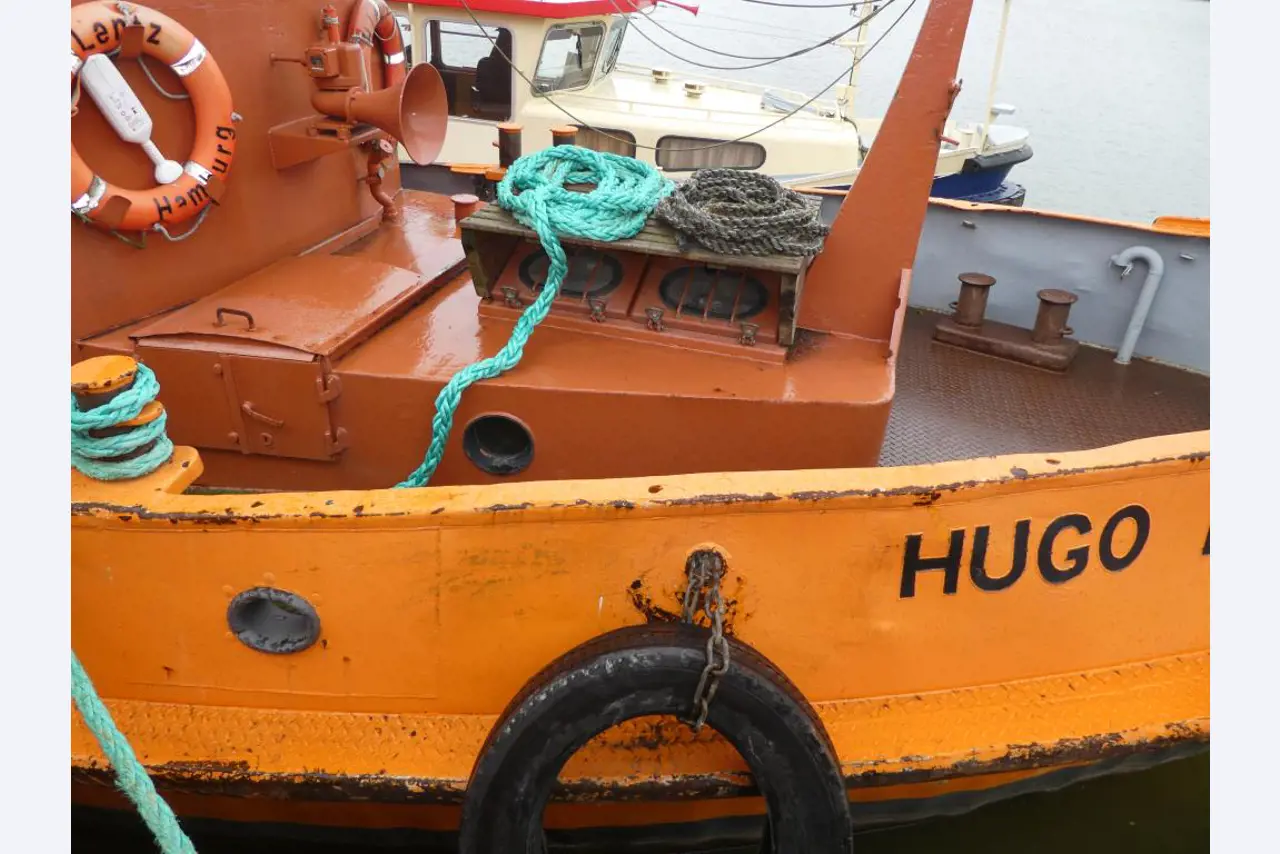 quebra-gelo/ rebocador motorizado bem conservado <br>"Hugo Lentz"-8