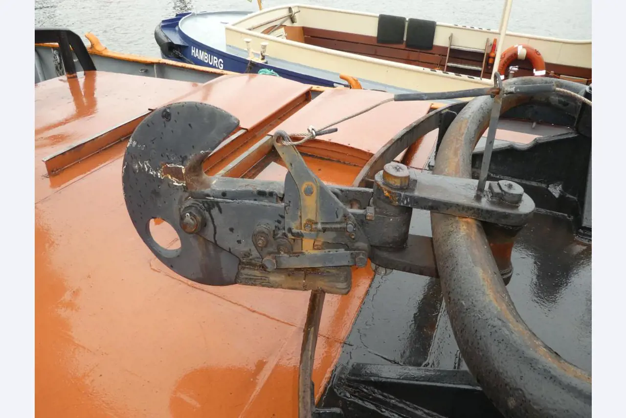 quebra-gelo/ rebocador motorizado bem conservado <br>"Hugo Lentz"-9