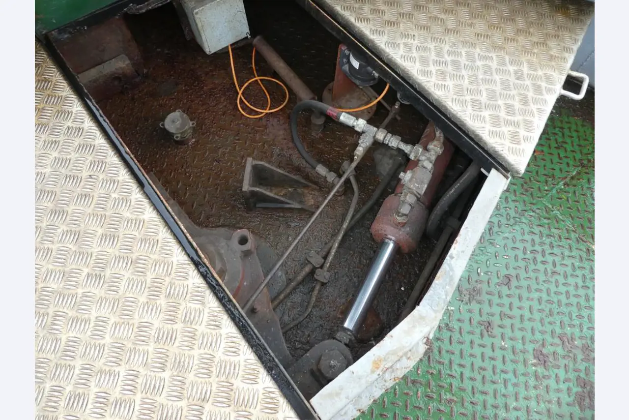quebra-gelo/ rebocador motorizado bem conservado <br>"Hugo Lentz"-12