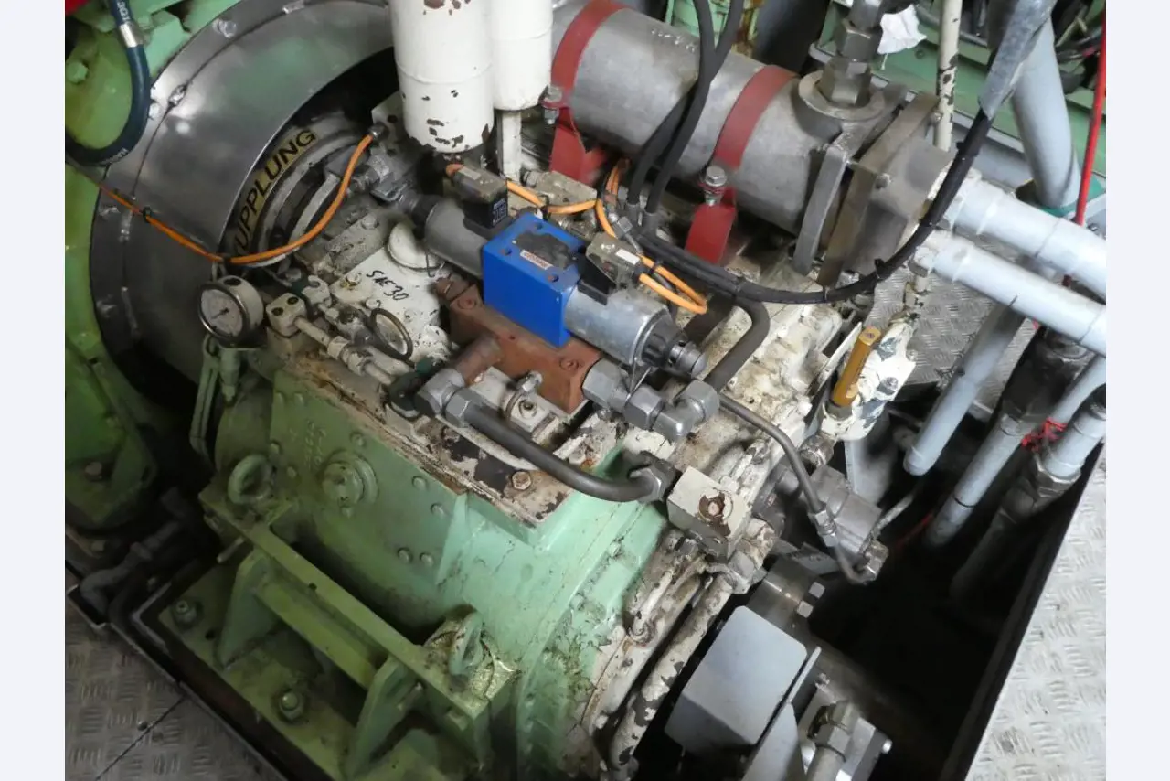 quebra-gelo/ rebocador motorizado bem conservado <br>"Hugo Lentz"-28