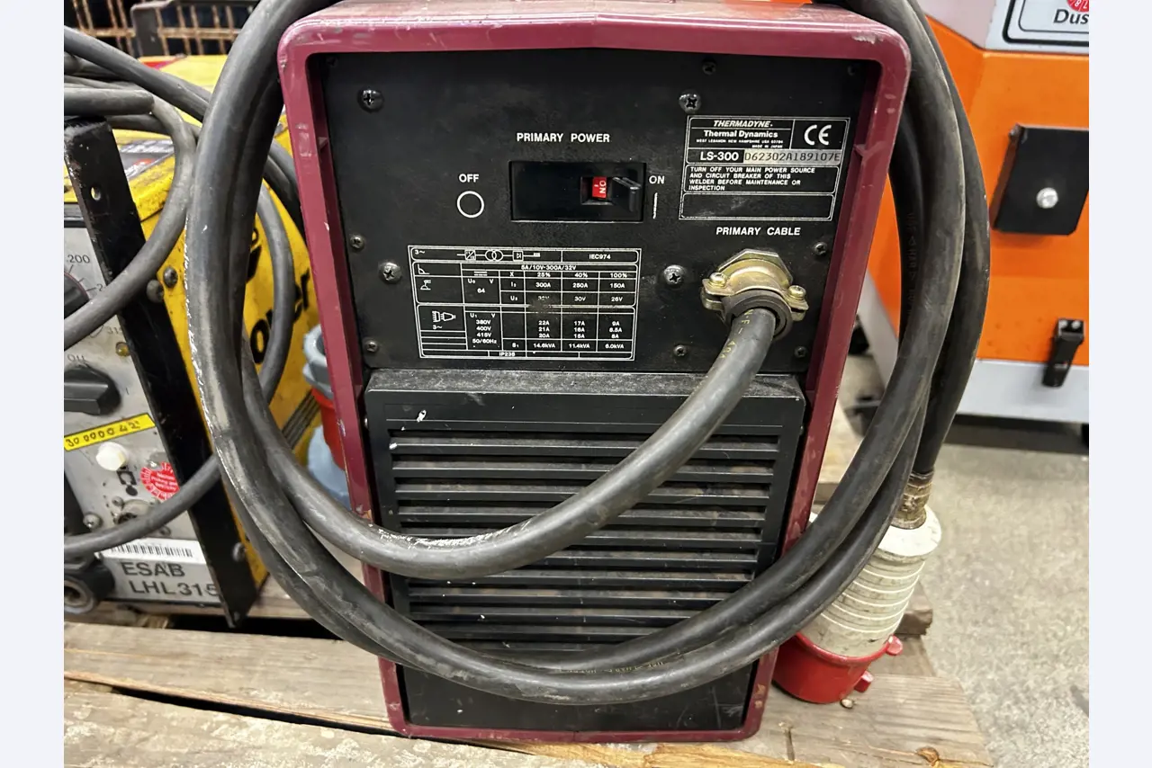 equipamento técnico bem conservado da zona portuária-3