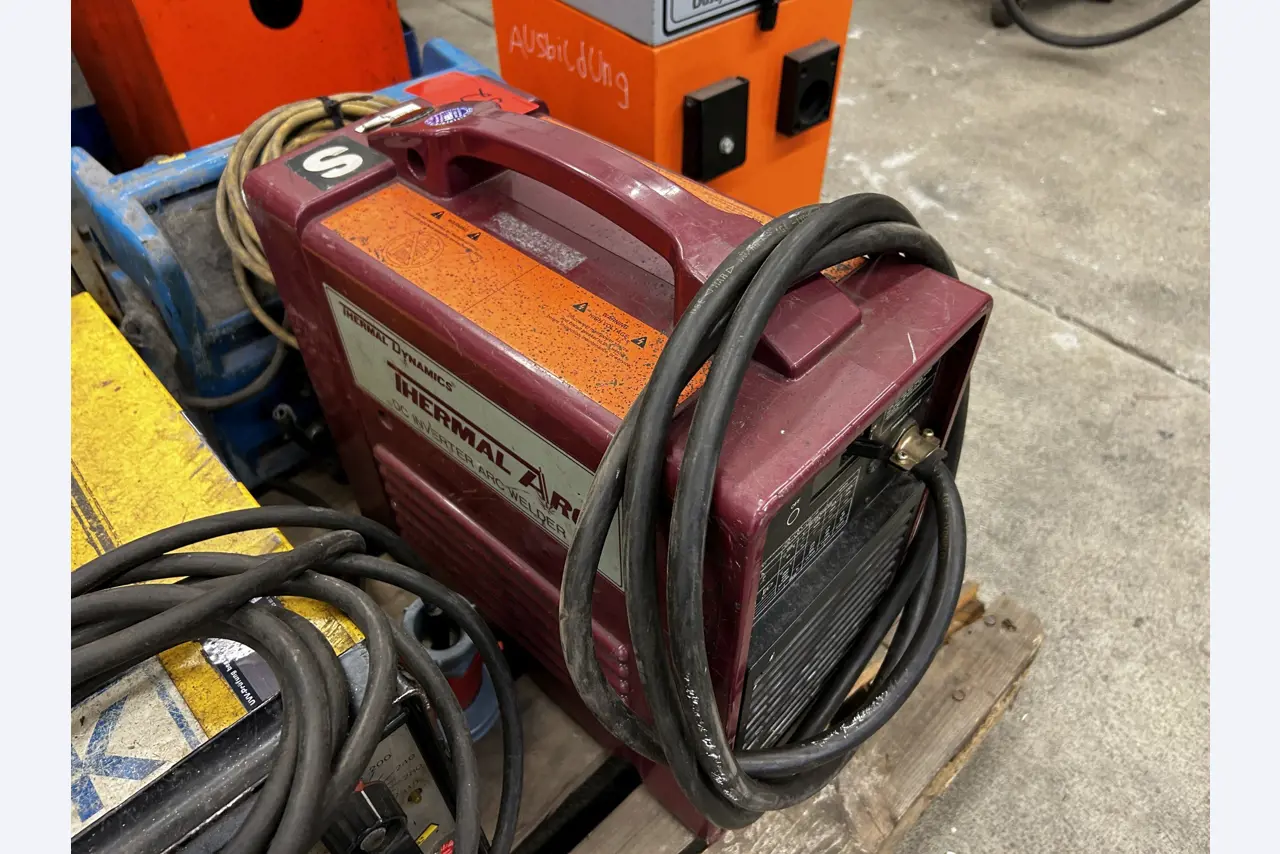 equipamento técnico bem conservado da zona portuária-1