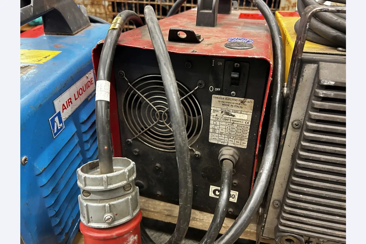 goed onderhouden technische uitrusting van het havengebied-2