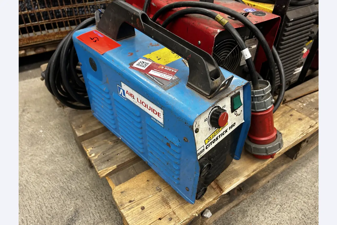 goed onderhouden technische uitrusting van het havengebied-1