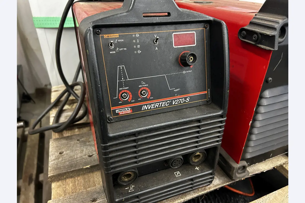 goed onderhouden technische uitrusting van het havengebied-1