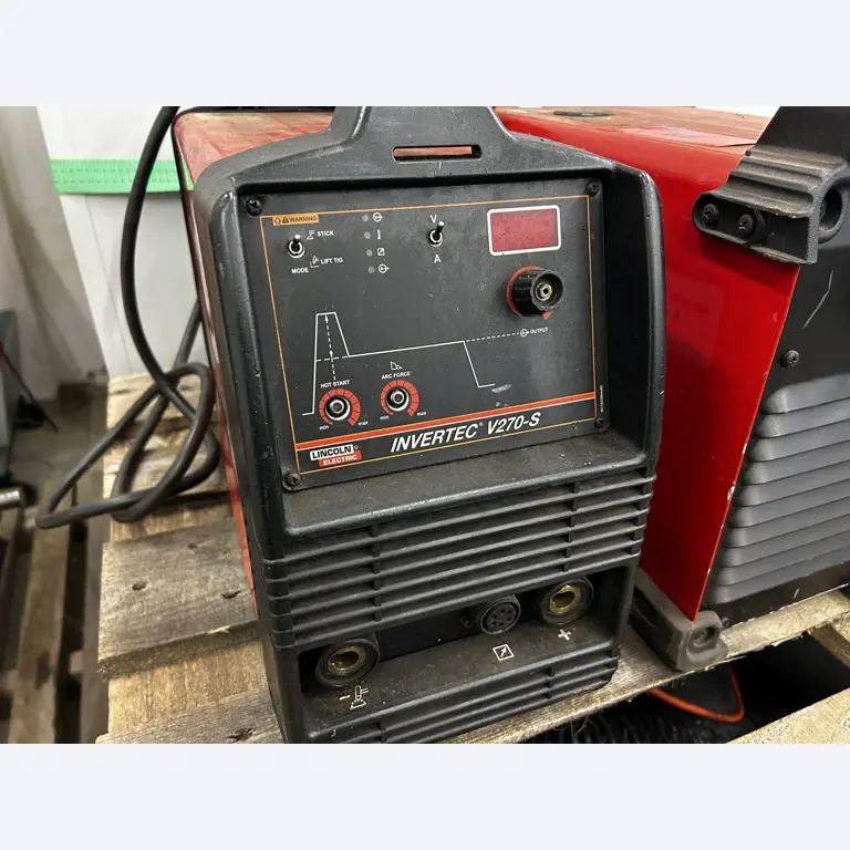 goed onderhouden technische uitrusting van het havengebied-1