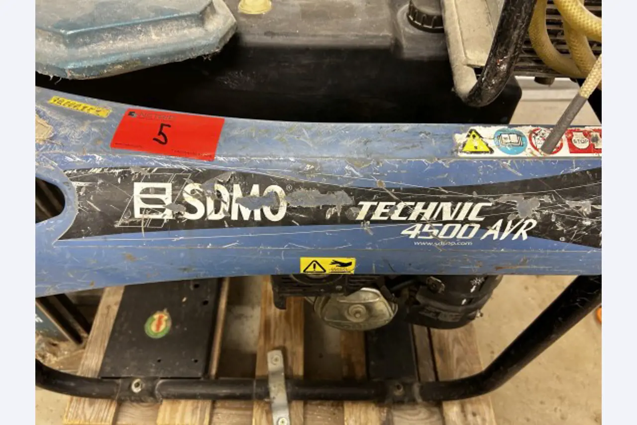 Working ship (direction finding boat) "Deepenschriewer IV" <br>and living barge "WS 3"-2