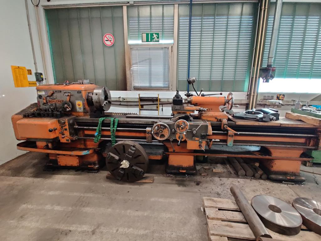 Dobrze utrzymane maszyny do obróbki drewna, systemy odciągowe i narzędzia ręczne w warsztacie/porcie drzewnym-9