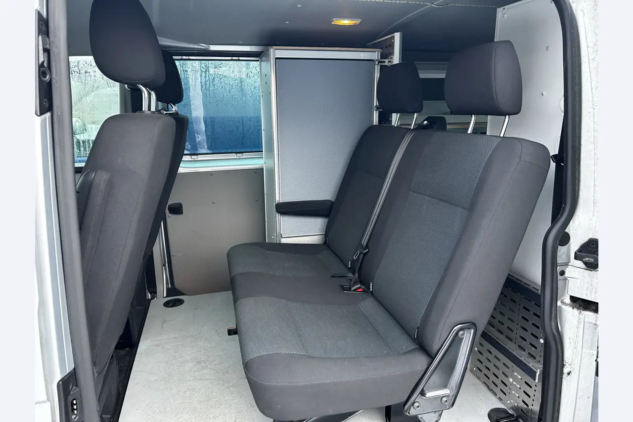 gepflegte Fahrzeuge aus dem Hafenumfeld-14