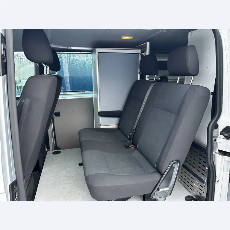 gepflegte Fahrzeuge aus dem Hafenumfeld-14