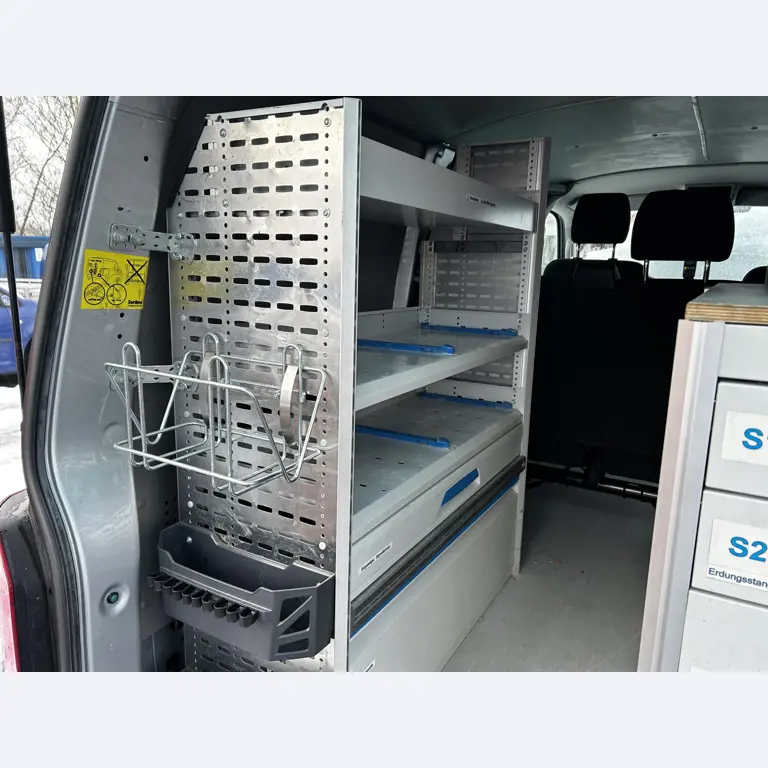 gepflegte Fahrzeuge aus dem Hafenumfeld-16