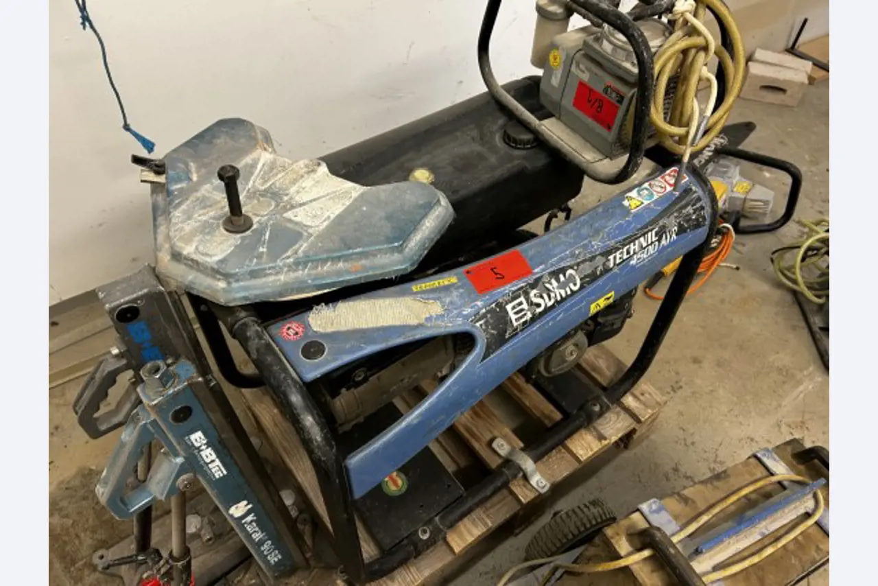 Working ship (direction finding boat) "Deepenschriewer IV" <br>and living barge "WS 3"-1